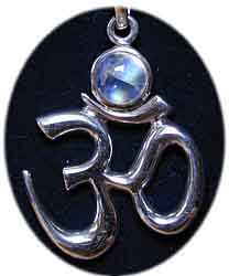 OM Amulett mit Mondstein  