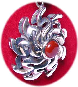 Sonnenamulett an Silber/Karneolkette