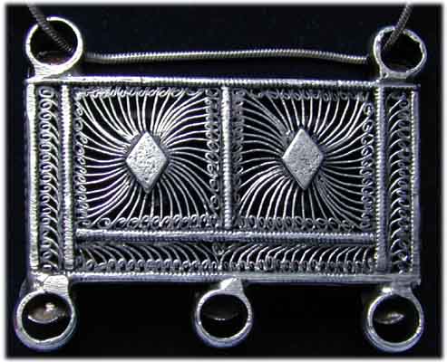 doppeltes Lotus Amulett