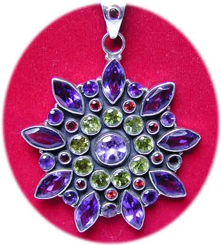  Lotus Amulett mit Edelsteinen