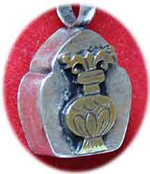  Ghau mit Astamangala 