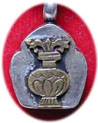  Ghau mit Astamangala 